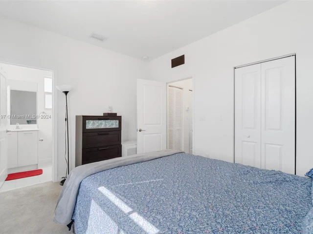 12130 NW 23rd Ct, Miami FL 33167