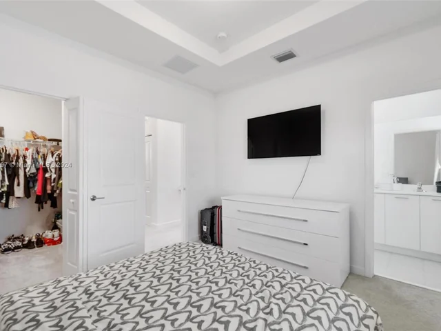 12130 NW 23rd Ct, Miami FL 33167