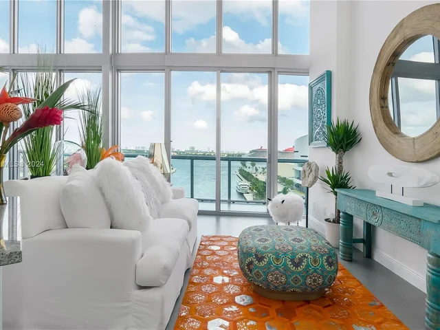 888 Biscayne Blvd # 905, Miami FL 33132