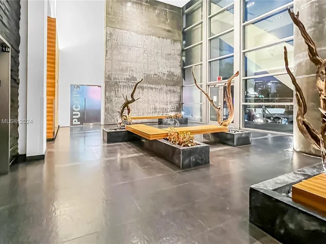 888 Biscayne Blvd # 905, Miami FL 33132