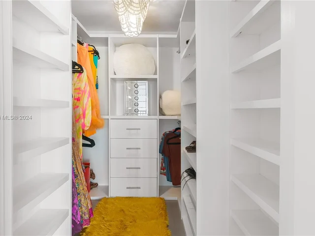 888 Biscayne Blvd # 905, Miami FL 33132