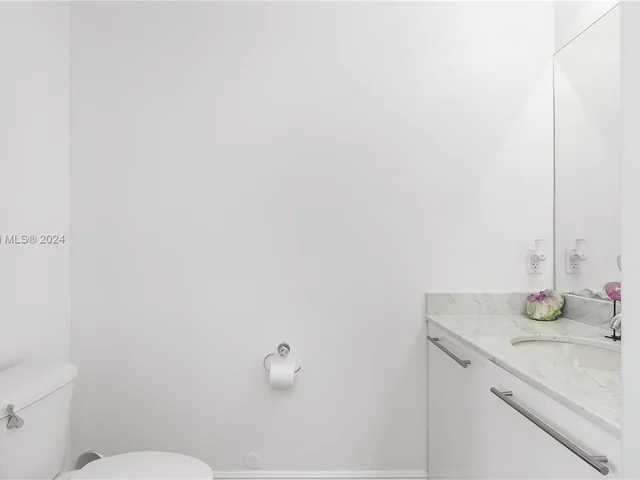 888 Biscayne Blvd # 905, Miami FL 33132