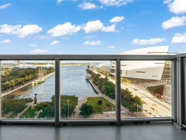 888 Biscayne Blvd # 905, Miami FL 33132