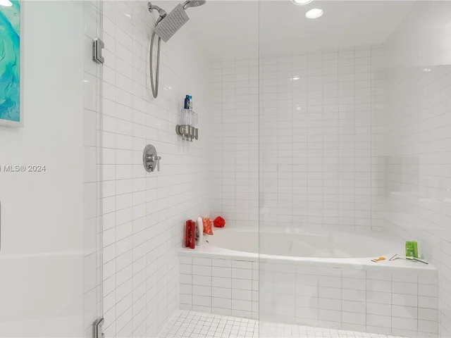 888 Biscayne Blvd # 905, Miami FL 33132