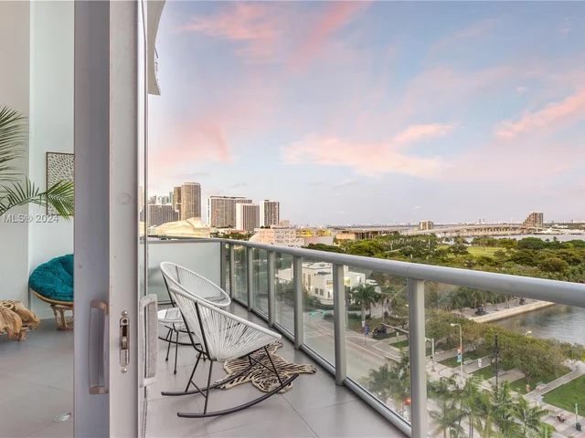 888 Biscayne Blvd # 905, Miami FL 33132