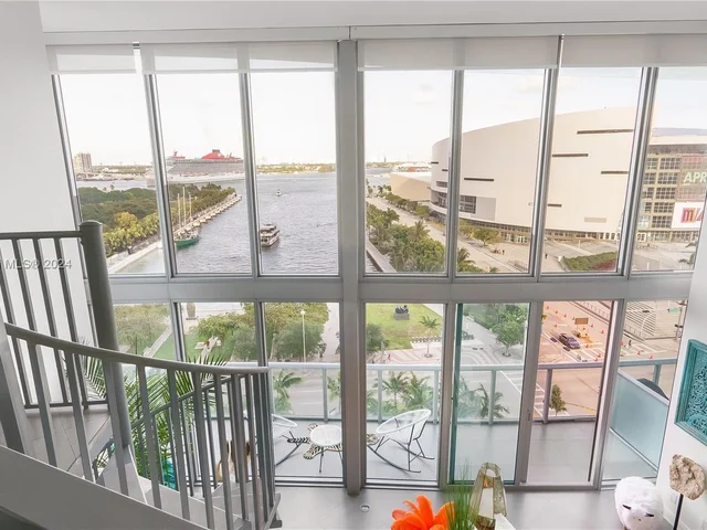 888 Biscayne Blvd # 905, Miami FL 33132