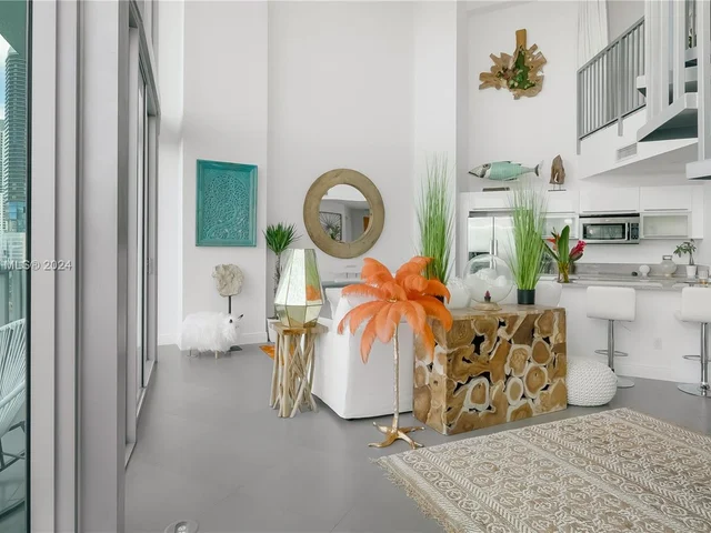 888 Biscayne Blvd # 905, Miami FL 33132