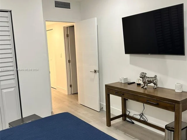 1980 S Ocean Dr #MZH, Hallandale Beach FL 33009