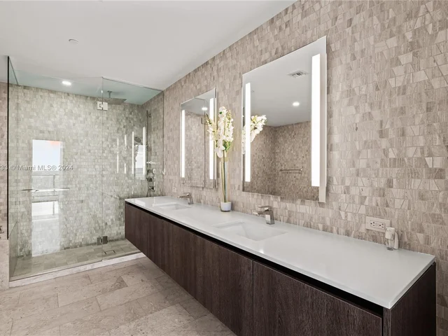 88 SW 7th ST # 2612, Miami FL 33130