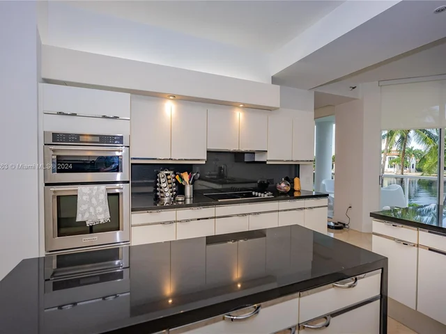 3801 NE 207th St, Aventura FL 33180