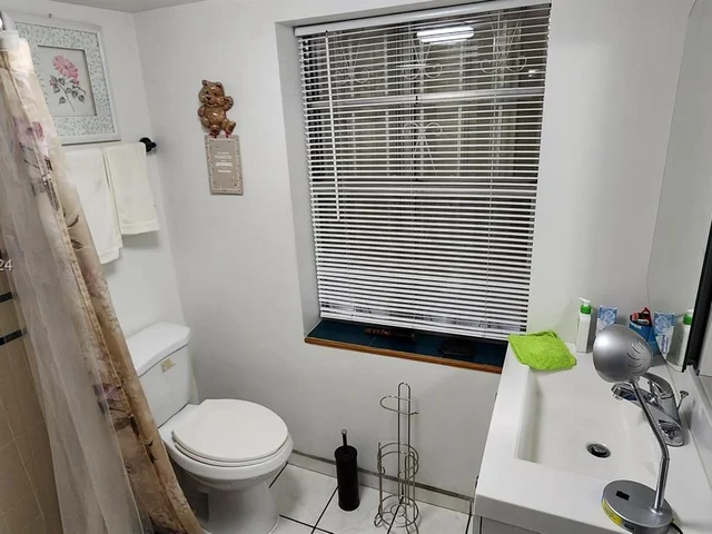 1650 W 57th Ter, Hialeah FL 33012