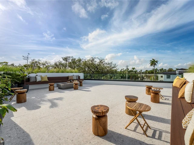 2000 N Bay Rd, Miami Beach FL 33140