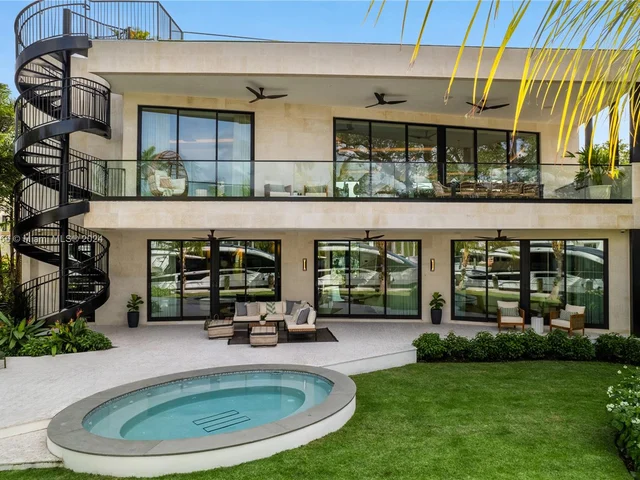 2000 N Bay Rd, Miami Beach FL 33140