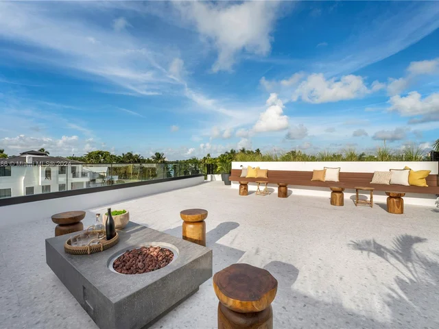 2000 N Bay Rd, Miami Beach FL 33140