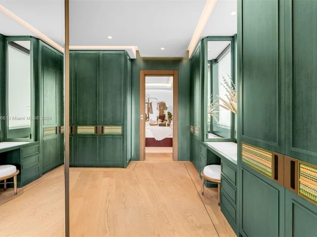 2000 N Bay Rd, Miami Beach FL 33140