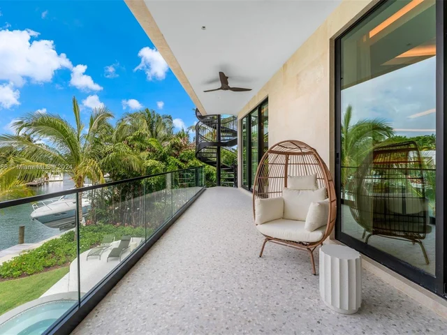 2000 N Bay Rd, Miami Beach FL 33140