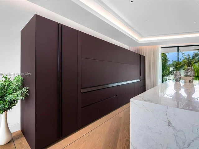 2000 N Bay Rd, Miami Beach FL 33140