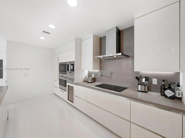 17475 Collins Ave # 903, Sunny Isles Beach FL 33160