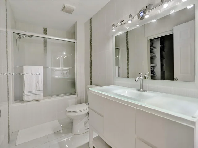 2101 NW 45th Ave, Coconut Creek FL 33066