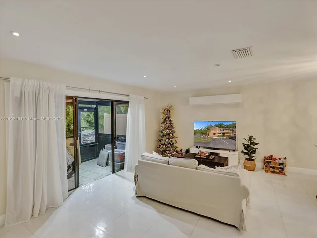 2101 NW 45th Ave, Coconut Creek FL 33066