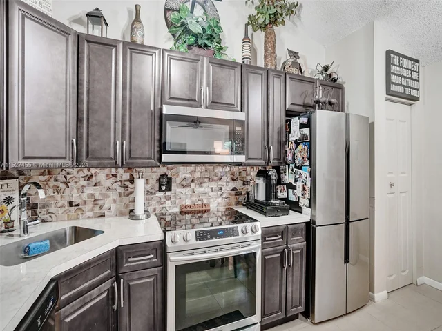 9975 Boca Gardens Trl # D, Boca Raton FL 33496