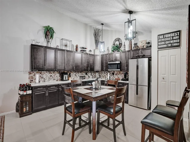 9975 Boca Gardens Trl # D, Boca Raton FL 33496