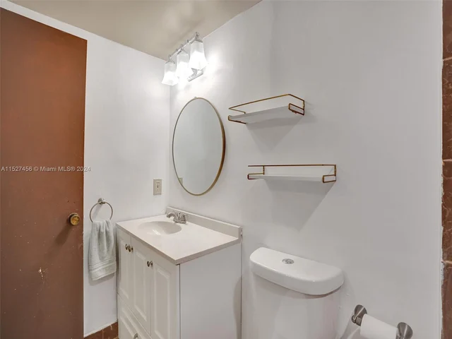 21300 San Simeon Way # M9, Miami FL 33179