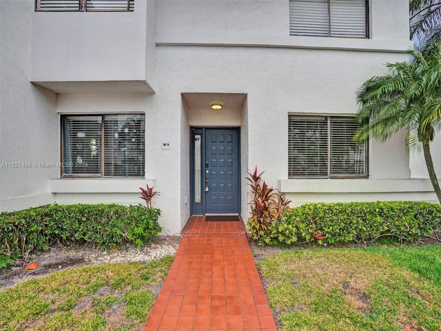 21300 San Simeon Way # M9, Miami FL 33179