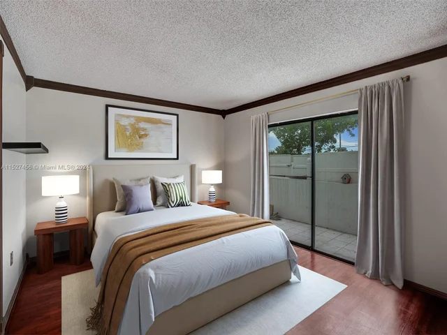 21300 San Simeon Way # M9, Miami FL 33179