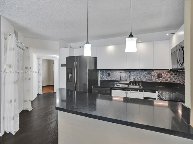 21300 San Simeon Way # M9, Miami FL 33179