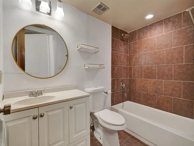 21300 San Simeon Way # M9, Miami FL 33179