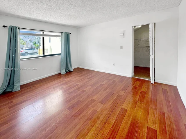 21300 San Simeon Way # M9, Miami FL 33179