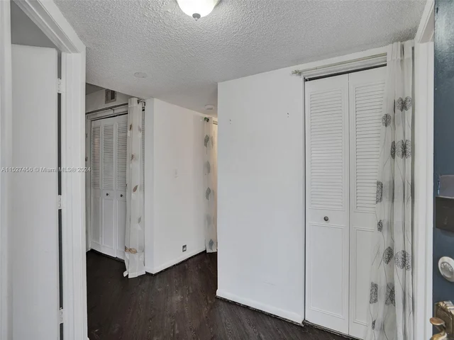 21300 San Simeon Way # M9, Miami FL 33179