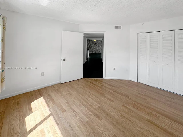 21300 San Simeon Way # M9, Miami FL 33179