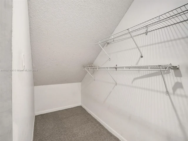 21300 San Simeon Way # M9, Miami FL 33179