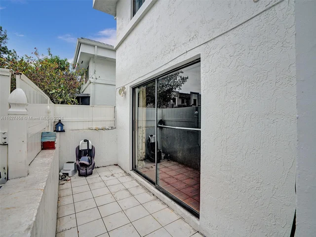 21300 San Simeon Way # M9, Miami FL 33179