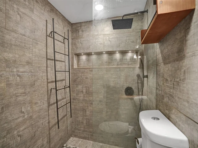 21300 San Simeon Way # M9, Miami FL 33179