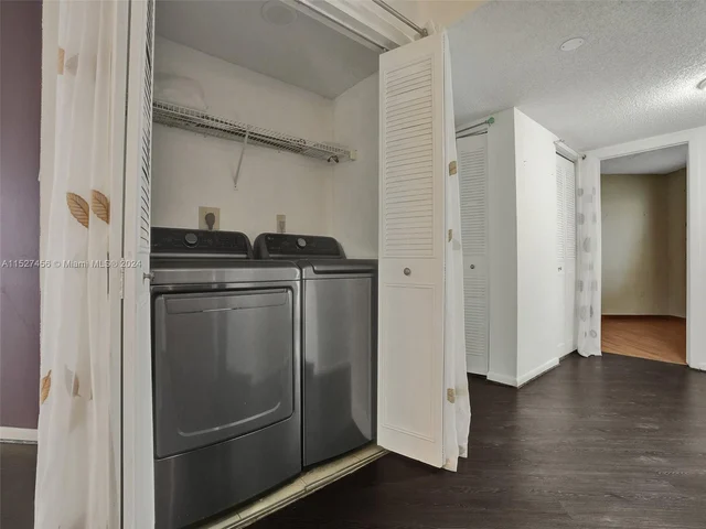 21300 San Simeon Way # M9, Miami FL 33179