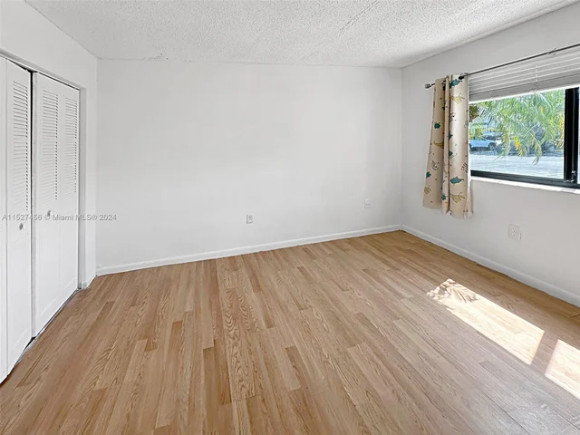 21300 San Simeon Way # M9, Miami FL 33179