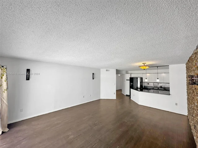 21300 San Simeon Way # M9, Miami FL 33179