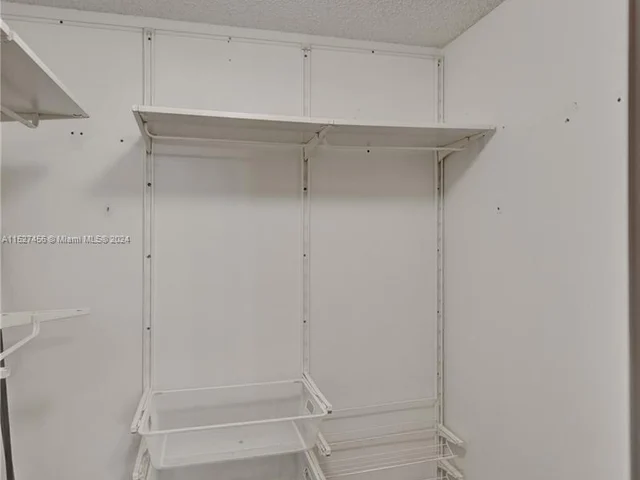 21300 San Simeon Way # M9, Miami FL 33179