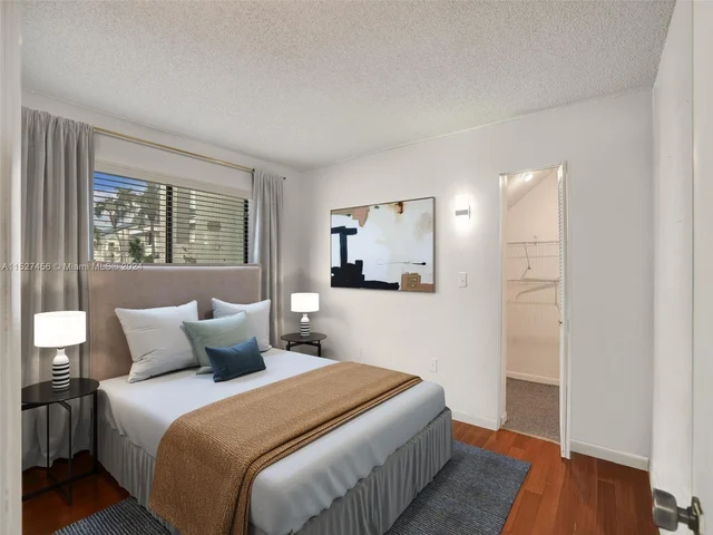 21300 San Simeon Way # M9, Miami FL 33179