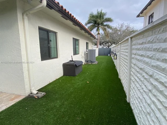 8260 NW 162nd St, Miami Lakes FL 33016