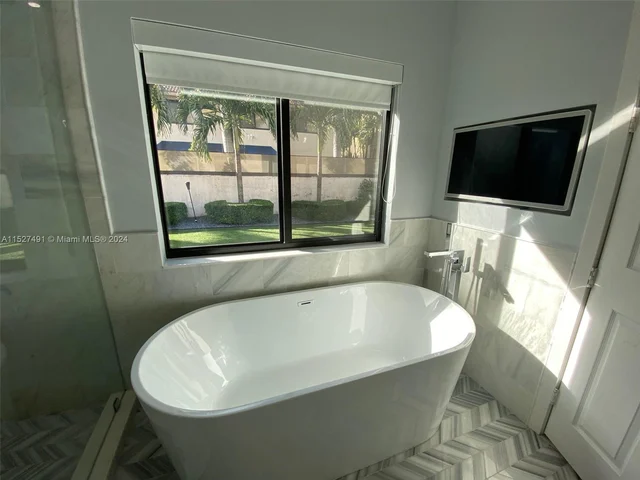 8260 NW 162nd St, Miami Lakes FL 33016