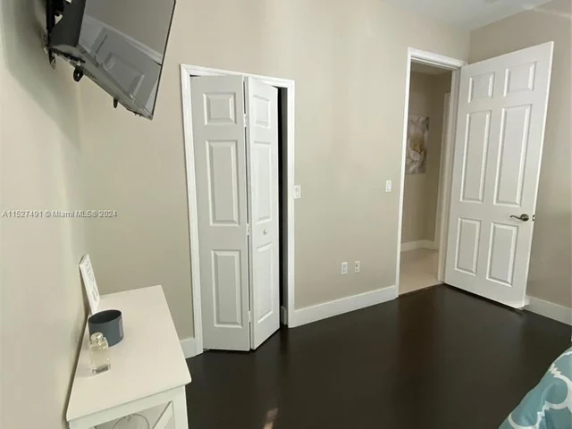 8260 NW 162nd St, Miami Lakes FL 33016