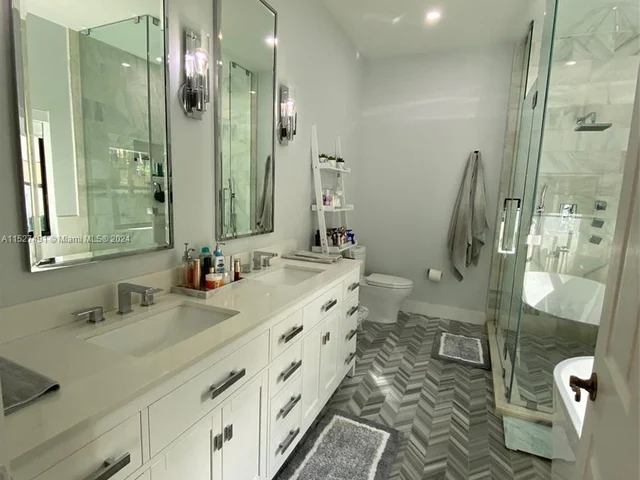 8260 NW 162nd St, Miami Lakes FL 33016