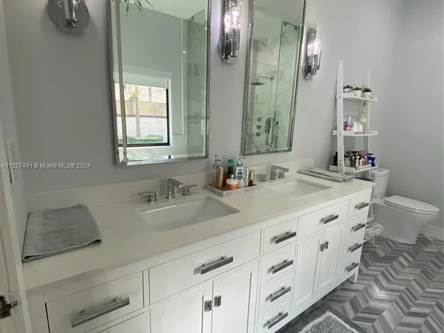 8260 NW 162nd St, Miami Lakes FL 33016