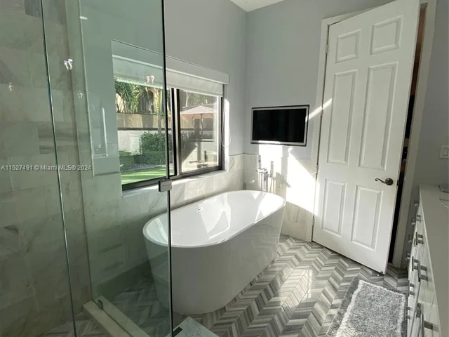 8260 NW 162nd St, Miami Lakes FL 33016