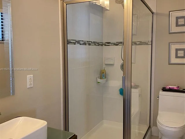 8260 NW 162nd St, Miami Lakes FL 33016