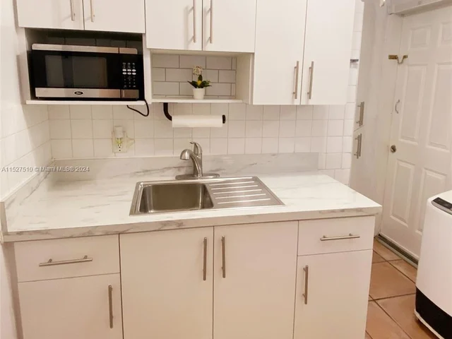 1031 NW 26th St # 0, Miami FL 33127